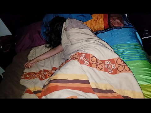 ❤️ Stiefson beréiert seng jonk Stéifmamm wärend hatt schléift. Sexvideo op Porno lb.porn-milf300.ru ❤